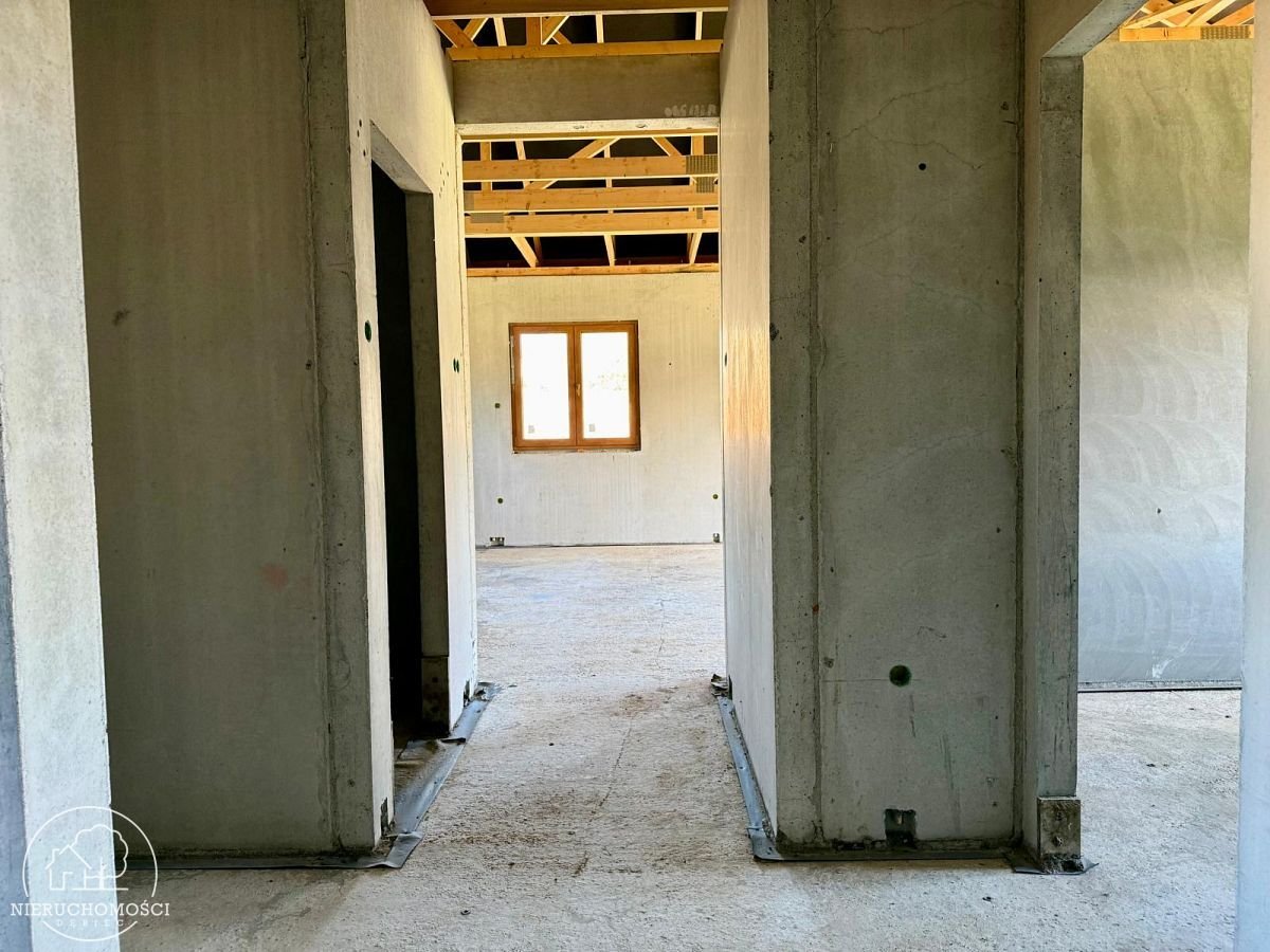 Jeżów Sudecki – nowoczesny dom parterowy w stanie surowym z widokiem na Karkonosze