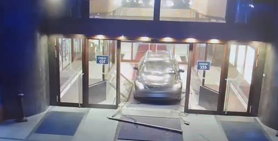 Tak Anglik wjechał do Hotelu Gołębiewski