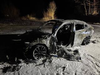 Auto stanęło w ogniu podczas jazdy
