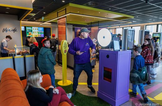 Kultowi „Przyjaciele” w McDonald’s w Jeleniej Górze! Tylko do niedzieli