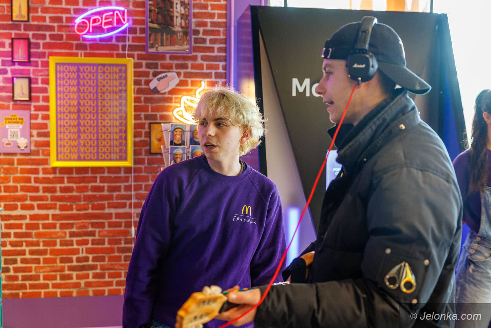 Kultowi „Przyjaciele” w McDonald’s w Jeleniej Górze! Tylko do niedzieli