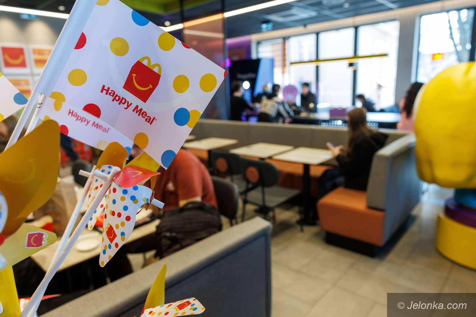 Kultowi „Przyjaciele” w McDonald’s w Jeleniej Górze! Tylko do niedzieli