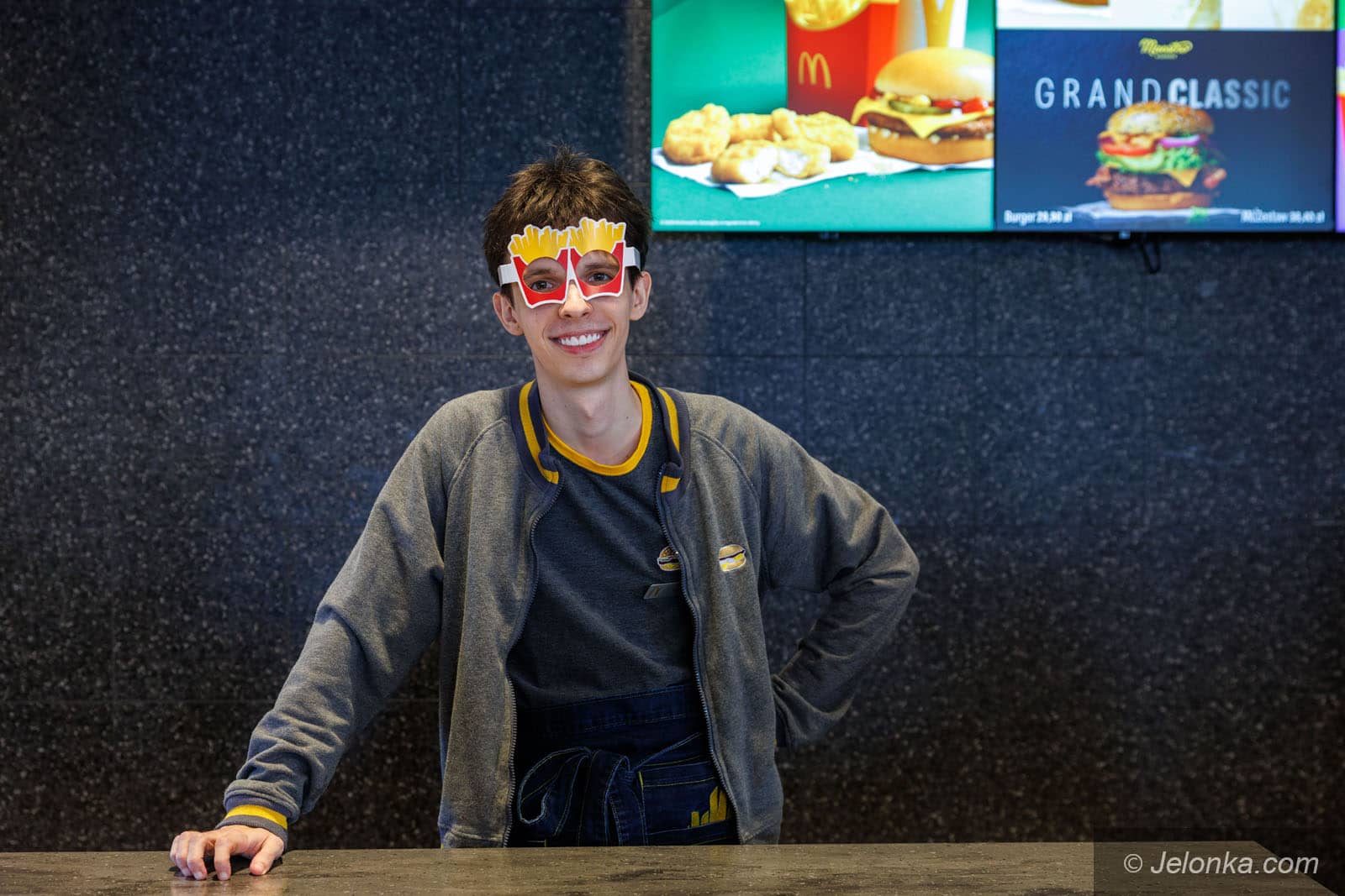 Kultowi „Przyjaciele” w McDonald’s w Jeleniej Górze! Tylko do niedzieli