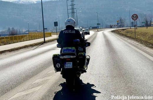 Policjanci rozpoczęli motocyklową służbę