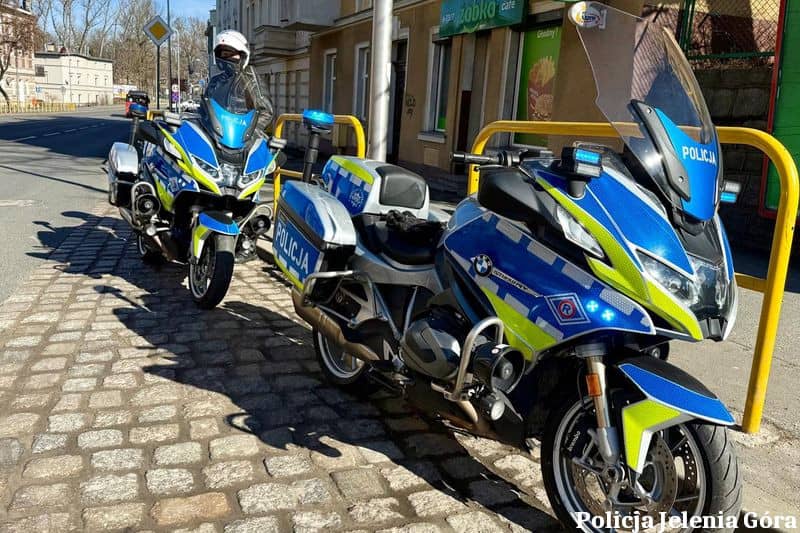 Policjanci rozpoczęli motocyklową służbę