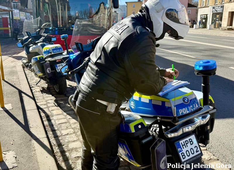 Policjanci rozpoczęli motocyklową służbę