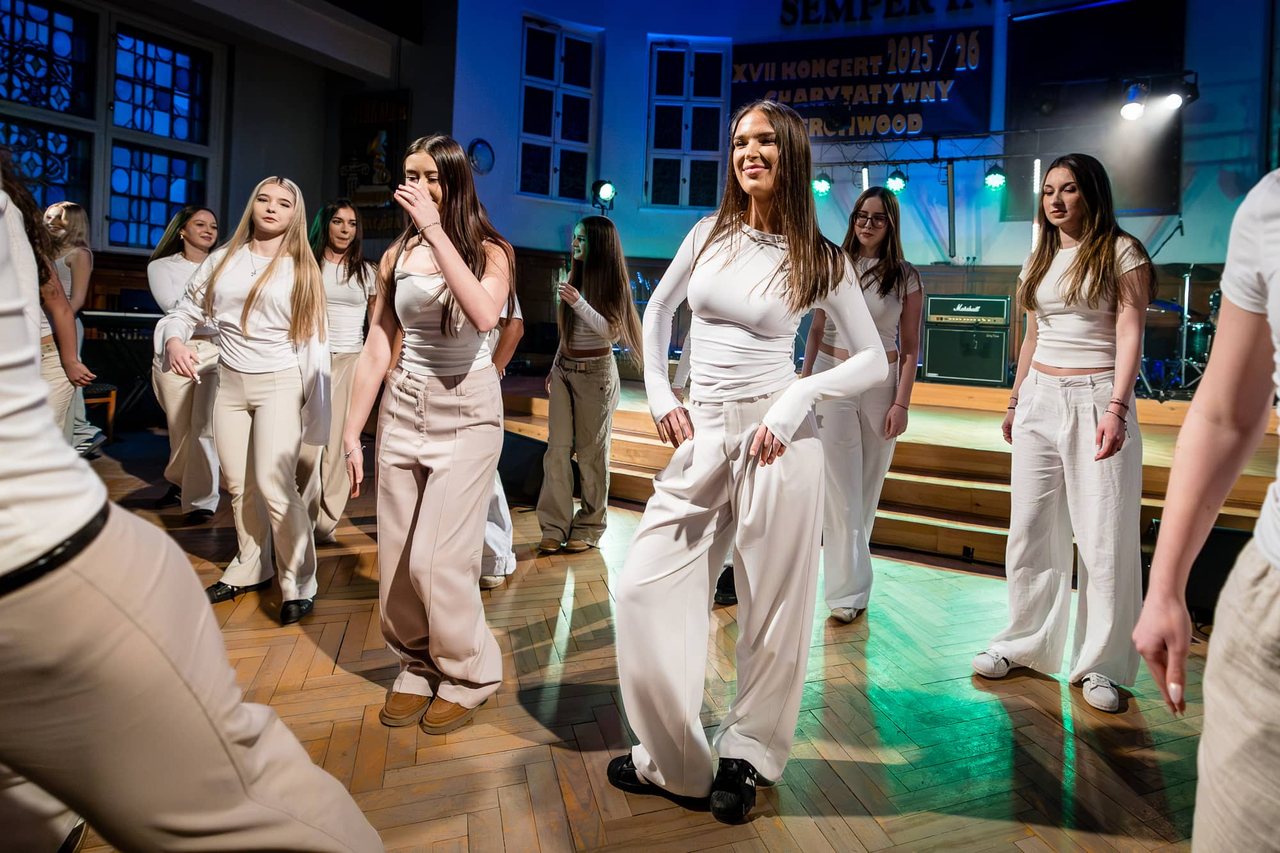Magia „Żeromwood”: 17. Koncert Charytatywny w I LO w Jeleniej Górze