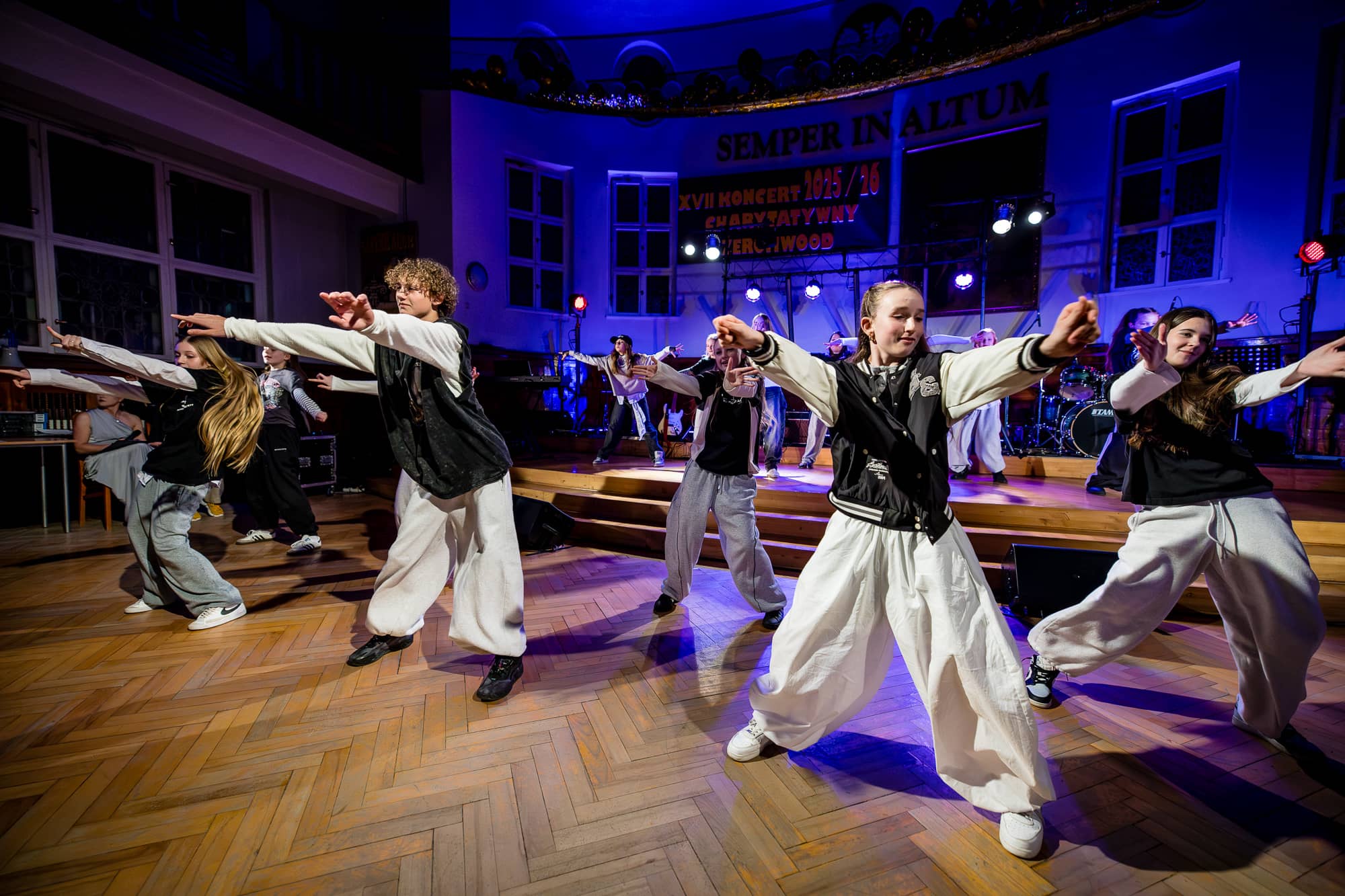 Magia „Żeromwood”: 17. Koncert Charytatywny w I LO w Jeleniej Górze