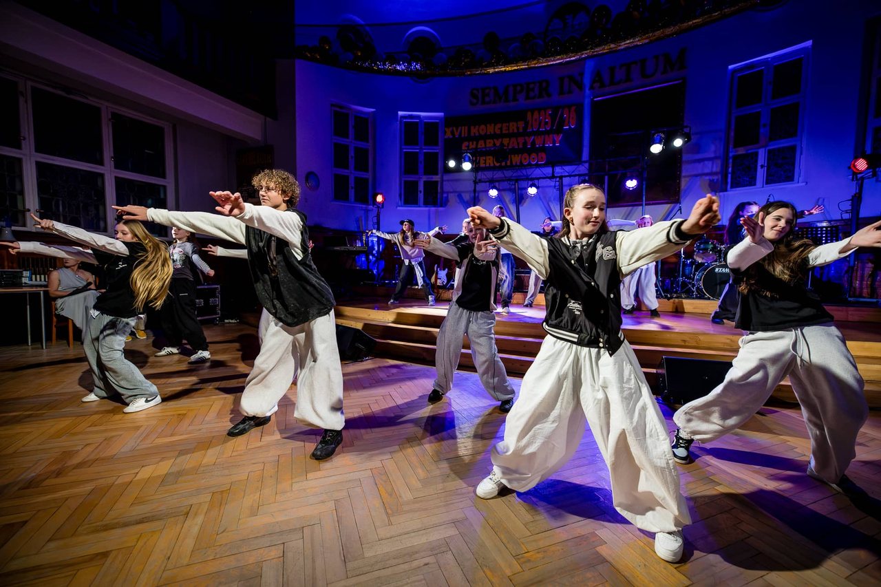 Magia „Żeromwood”: 17. Koncert Charytatywny w I LO w Jeleniej Górze