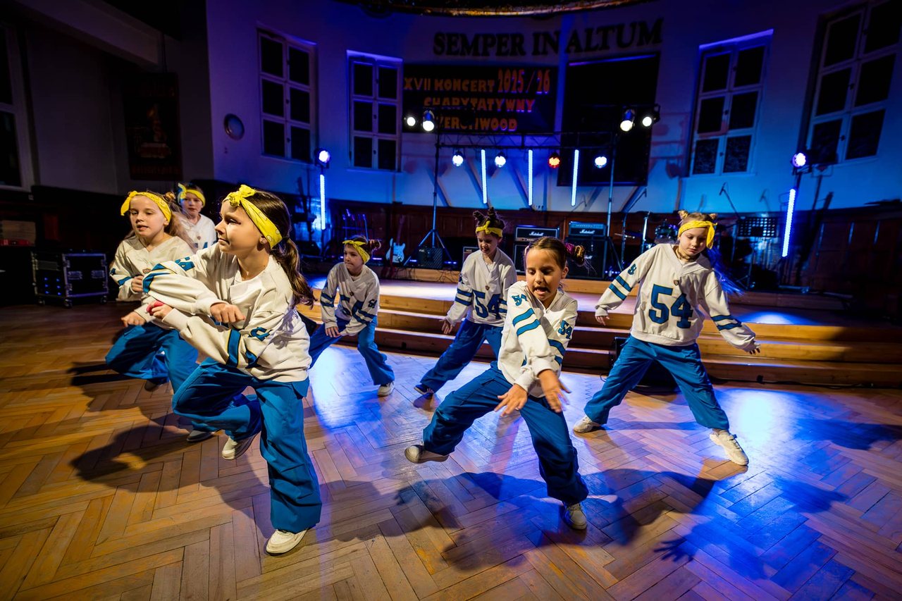 Magia „Żeromwood”: 17. Koncert Charytatywny w I LO w Jeleniej Górze