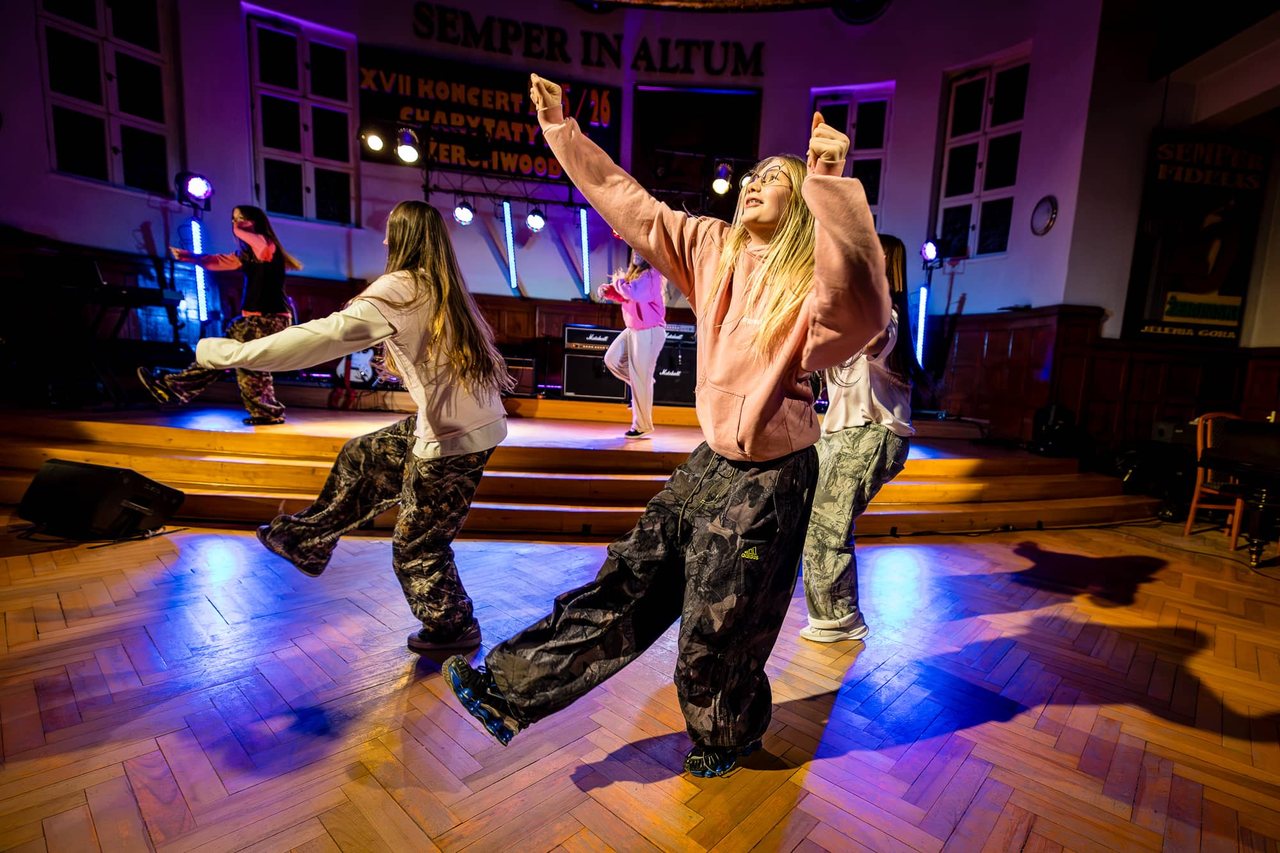 Magia „Żeromwood”: 17. Koncert Charytatywny w I LO w Jeleniej Górze