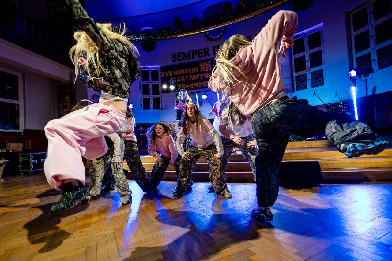 Magia „Żeromwood”: 17. Koncert Charytatywny w I LO w Jeleniej Górze