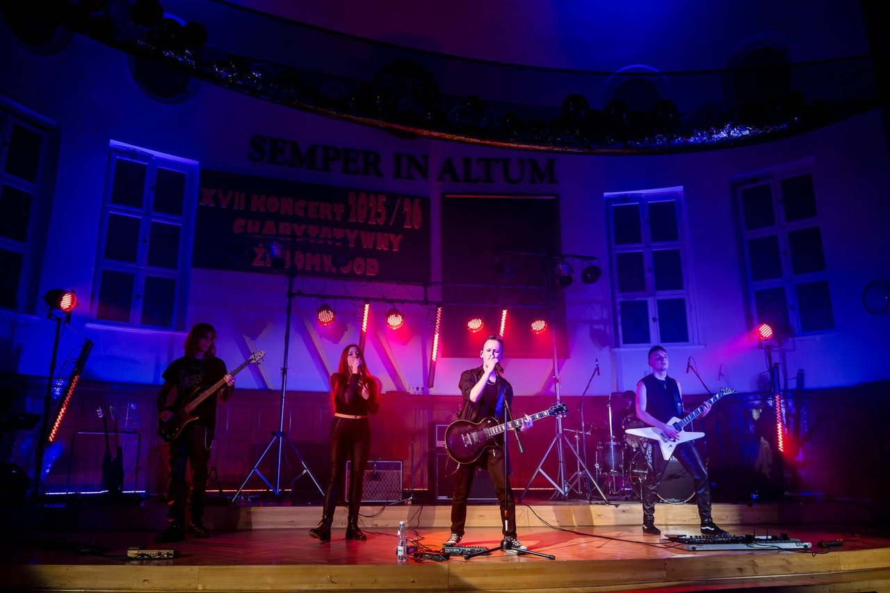 Magia „Żeromwood”: 17. Koncert Charytatywny w I LO w Jeleniej Górze