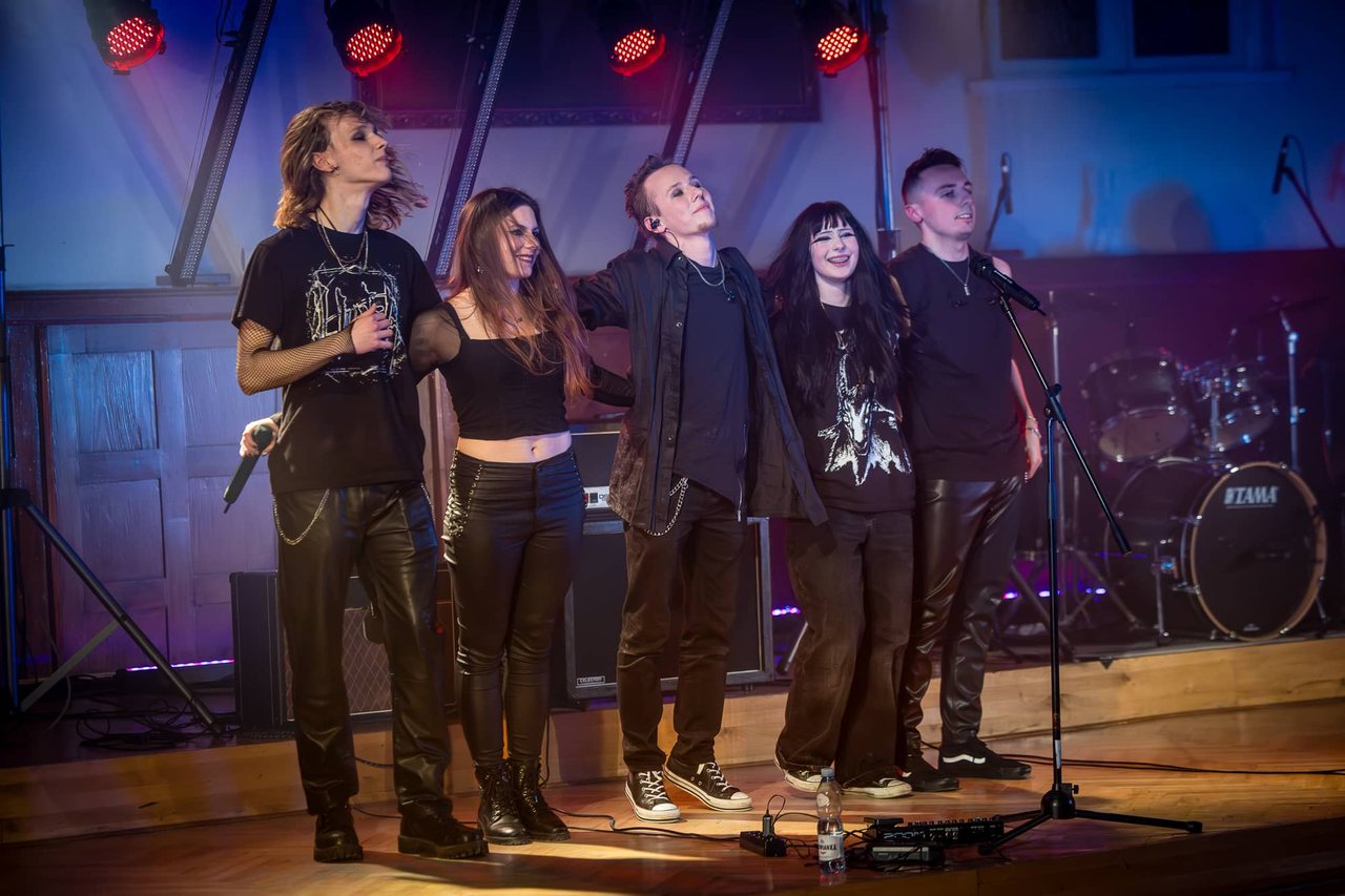 Magia „Żeromwood”: 17. Koncert Charytatywny w I LO w Jeleniej Górze