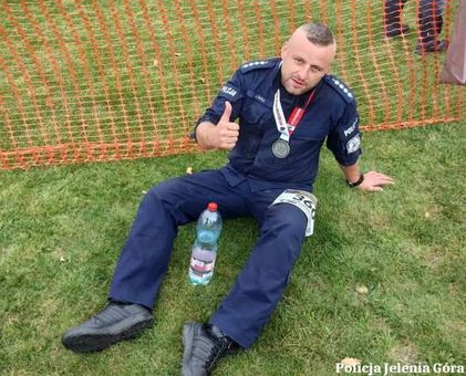 Policjant łączy służbę z ekstremalnym bieganiem