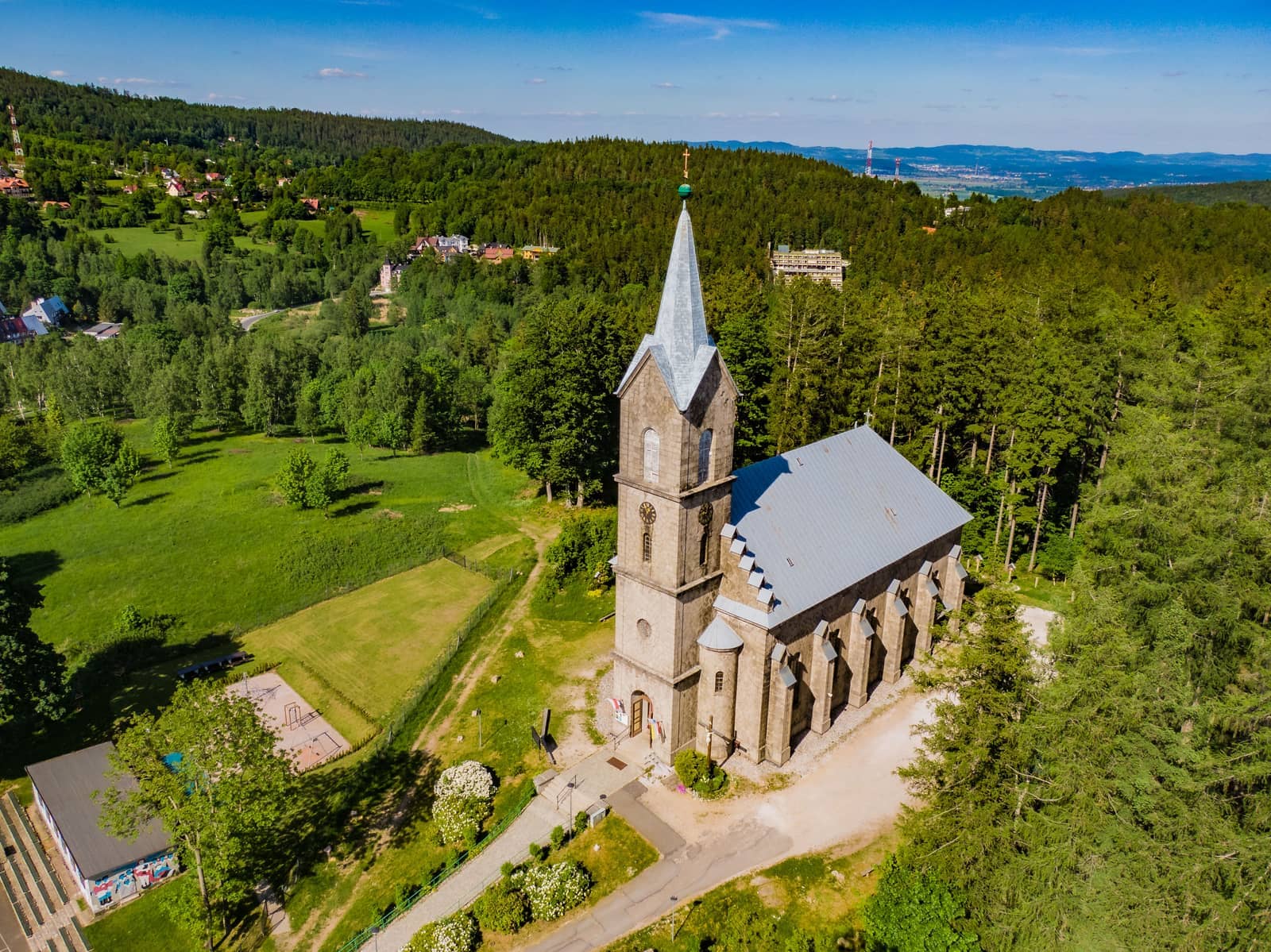 Rusza remont wieży i dachu kościoła