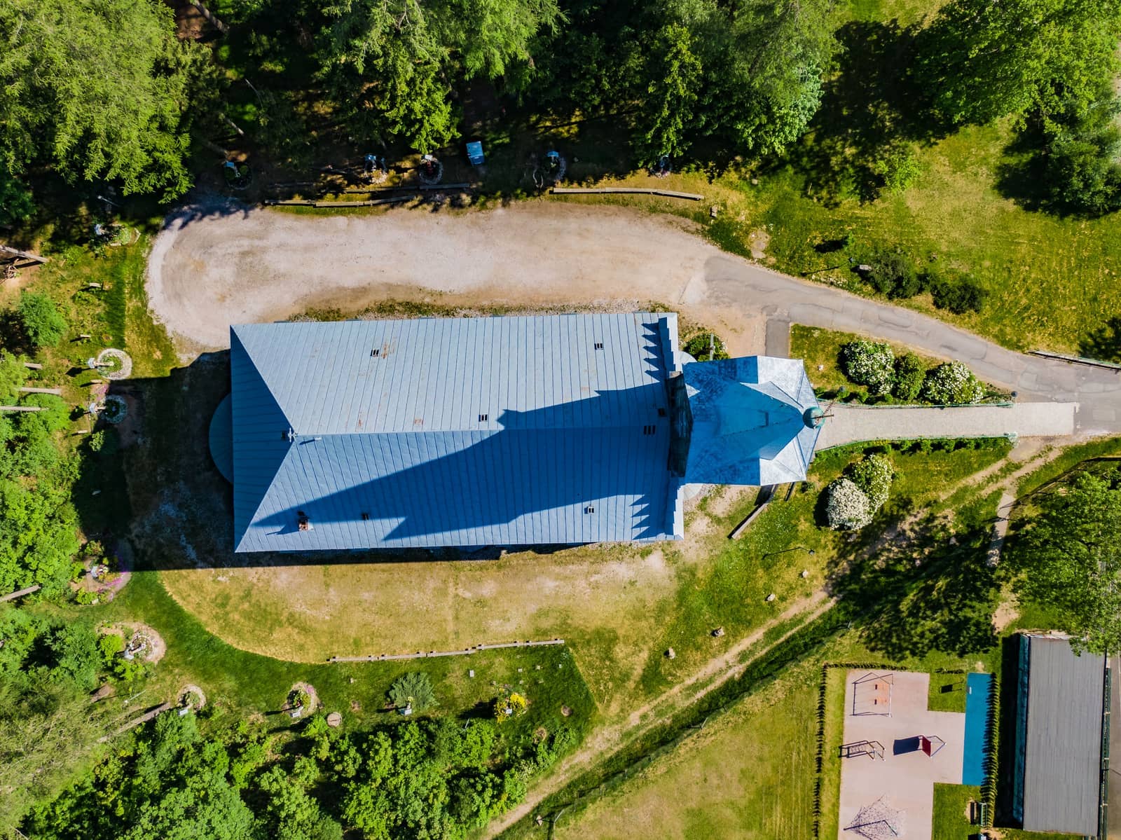 Rusza remont wieży i dachu kościoła