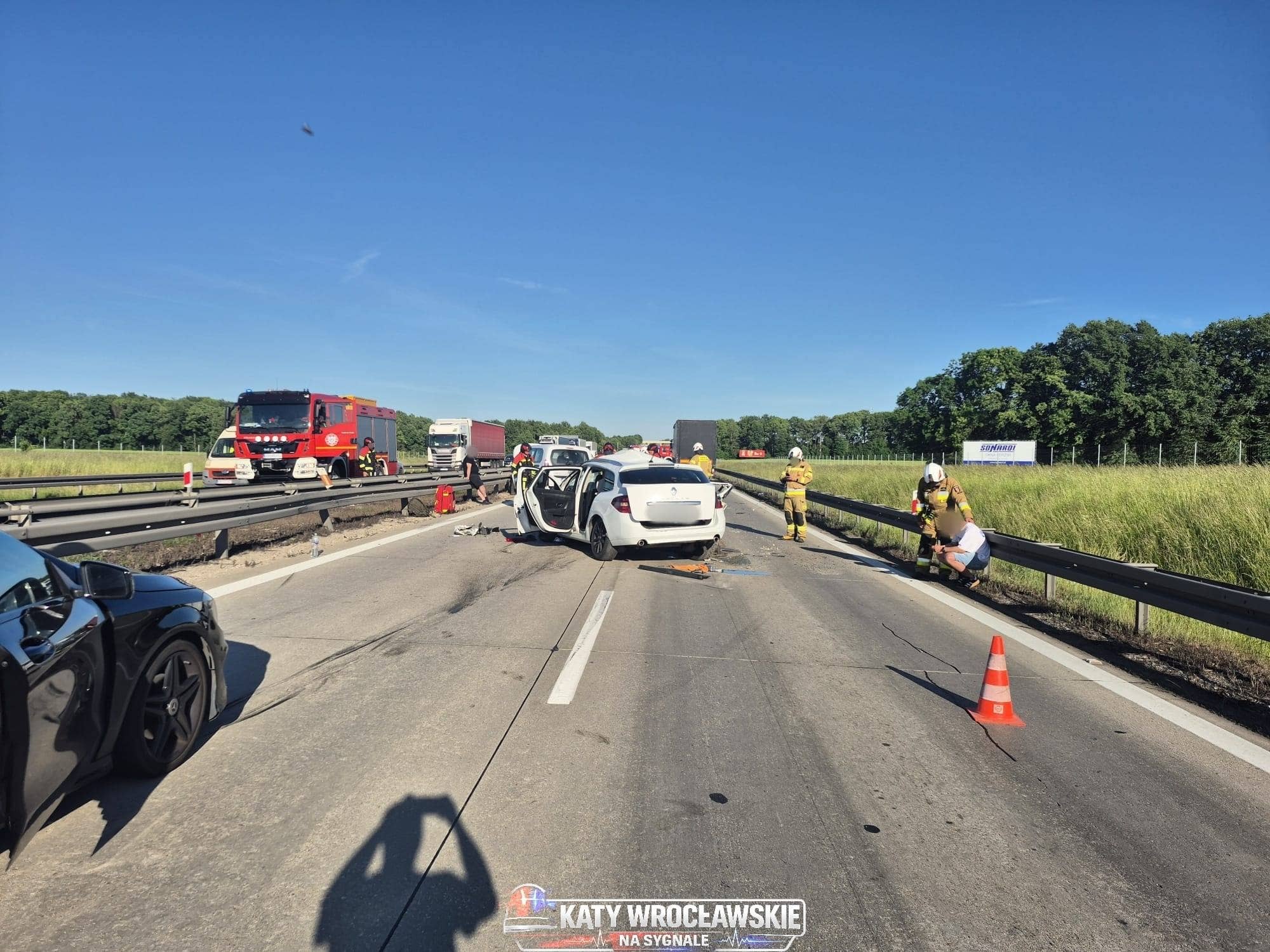 Kolizja trzech pojazdów. Są utrudnienia