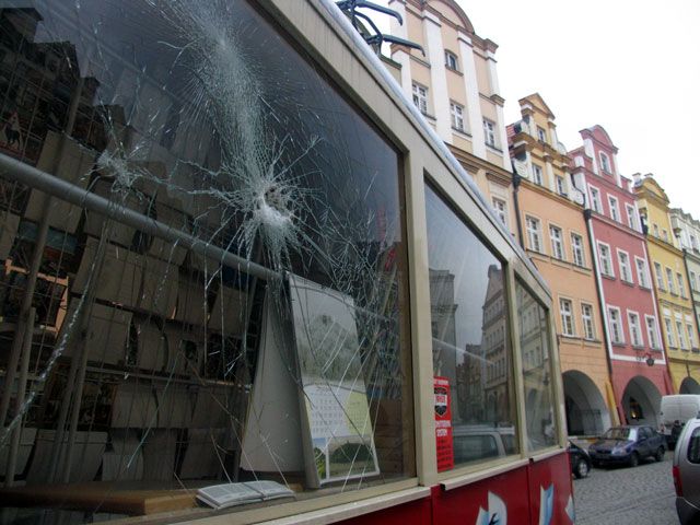 Atak wandali na tramwaj