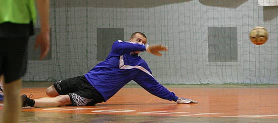 Tłok w czołówce II ligi MOS