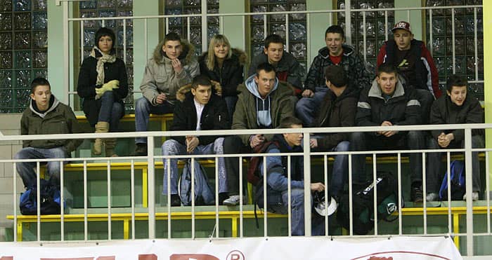 Tłok w czołówce II ligi MOS