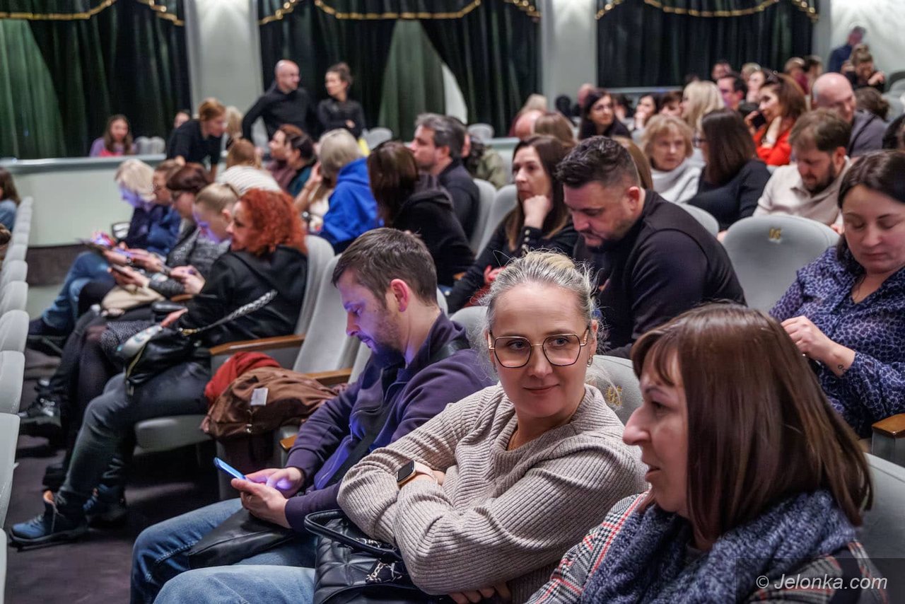 Panie Tomku, proszę przekazać mamie i tacie, aby pozwolili mi dokończyć zdanie