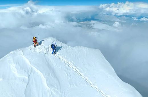 Zjechał na nartach z Mount Everestu