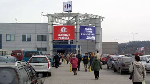 Carrefour stoi otworem...