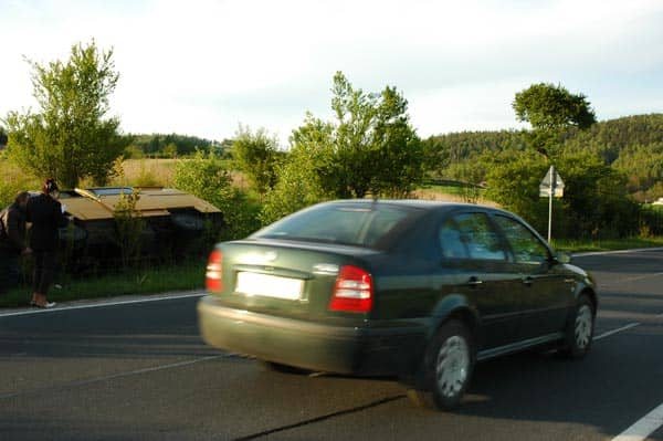 Nyska w rowie - kolizja na drodze do Wojcieszyc