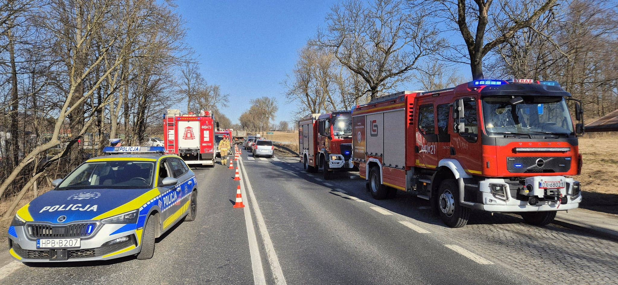 Ranni w wypadku busa z osobówką