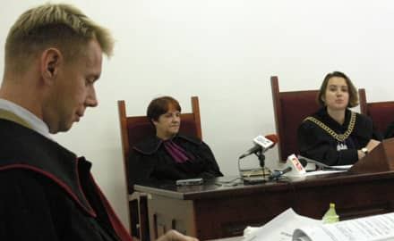 Czy prokuratorowi Radosławowi Magazowskiemu i sędzi Justynie Biodrze uda się szybko zakończyć ten proces, który w Kamiennej Górze wywołuje coraz większą irytację?