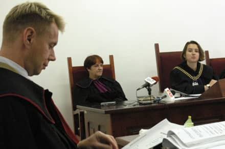 Czy prokuratorowi Radosławowi Magazowskiemu i sędzi Justynie Biodrze uda się szybko zakończyć ten proces, który w Kamiennej Górze wywołuje coraz większą irytację?