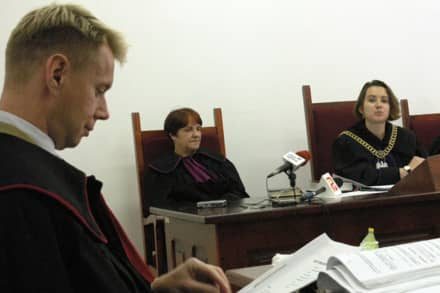 Czy prokuratorowi Radosławowi Magazowskiemu i sędzi Justynie Biodrze uda się szybko zakończyć ten proces, który w Kamiennej Górze wywołuje coraz większą irytację?