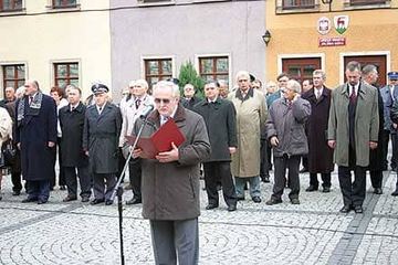Uroczyście przed Ratuszem