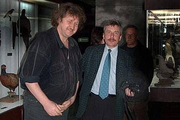 I sam oprowadzał po wystawie przybyłych gości, ...