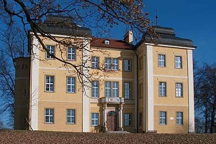 W hotelu i restauracji można wspaniale wypocząć i zjeść, ale Pałac Łomnica jest też miejscem wycieczek okolicznych mieszkańców.