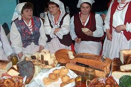 Przygotowano również pokazy wypieku chleba i ciast wg starych domowych receptur.