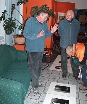 Obecni na spotkaniu żywo interesowali się wiedzą doświadczonych fotografików.