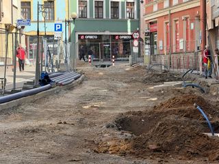 Kładą kostkę na Mrocznej