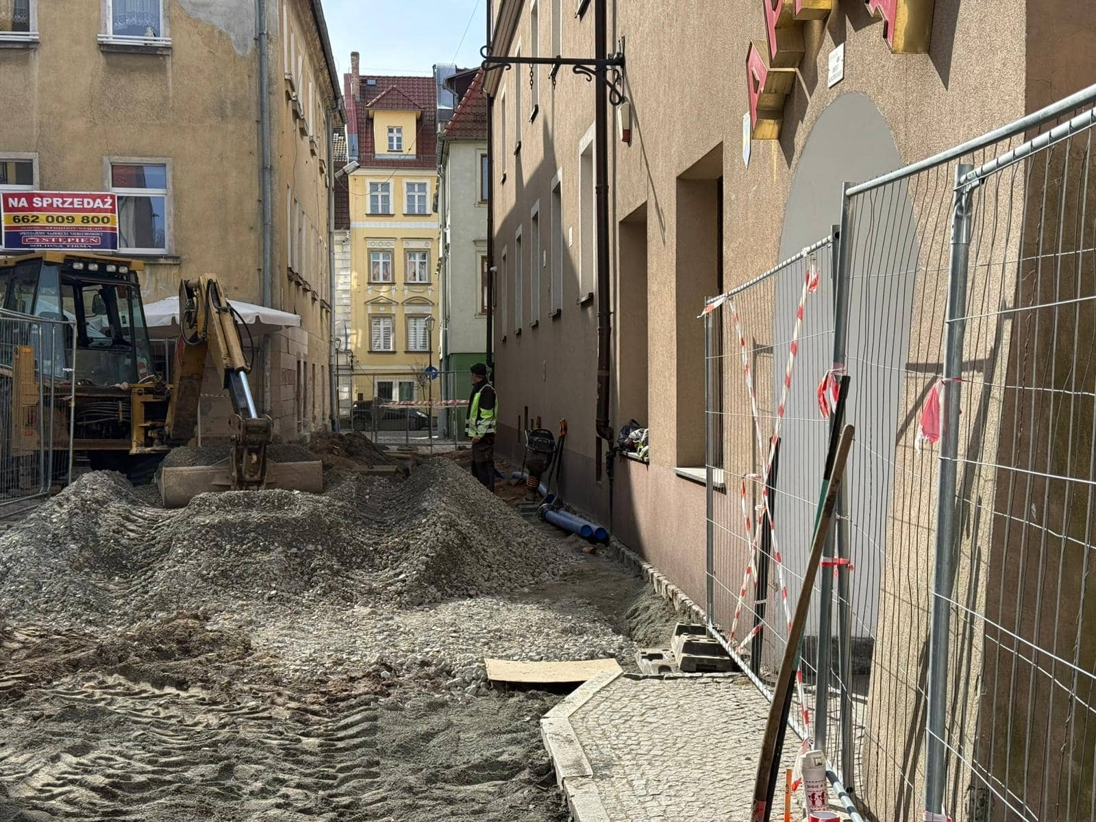 Kładą kostkę na Mrocznej
