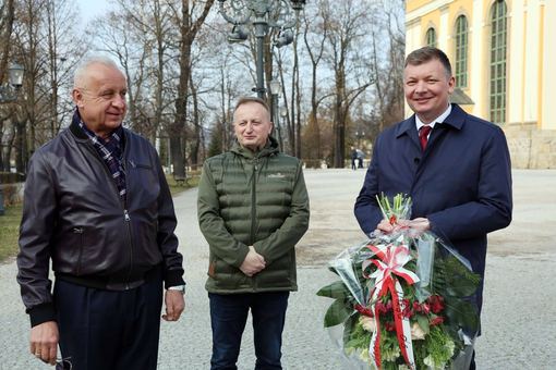 O historii i pamięci – wizyta ministra w Jeleniej Górze
