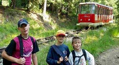 Polacy mogą Kolej Izerską oglądać na starych pocztówkach.