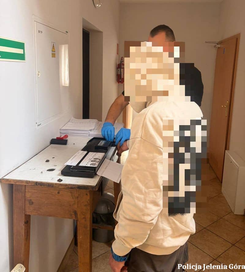Nerwowe zachowanie zwróciło uwagę policjantów
