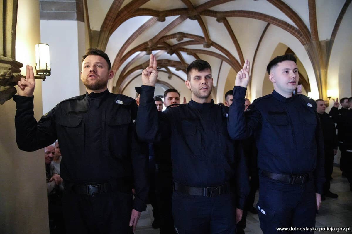 Pięcioro nowych policjantów w Jeleniej Górze