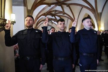 Pięcioro nowych policjantów w Jeleniej Górze