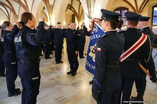 Pięcioro nowych policjantów w Jeleniej Górze