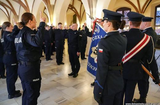 Pięcioro nowych policjantów w Jeleniej Górze