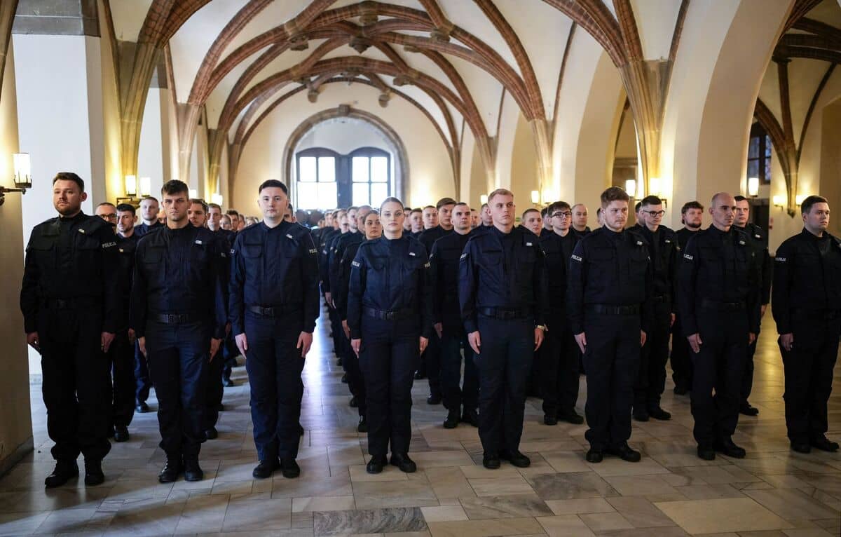 Pięcioro nowych policjantów w Jeleniej Górze