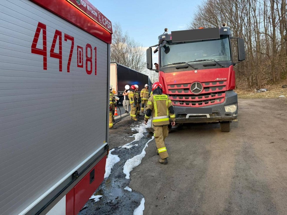 Pożar ciężarówki na drodze do Jeleniej Góry