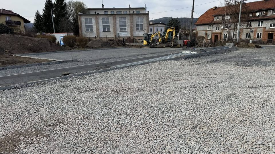 W Piechowicach powstaje nowe boisko